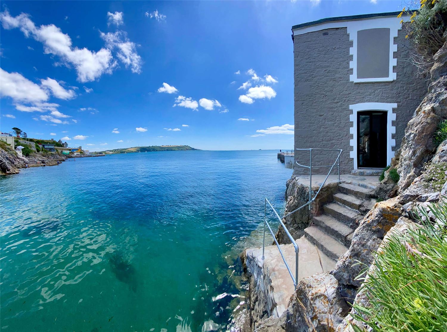 Rock Cottage rear Patio steps to the beach, perfect for open water swimmers