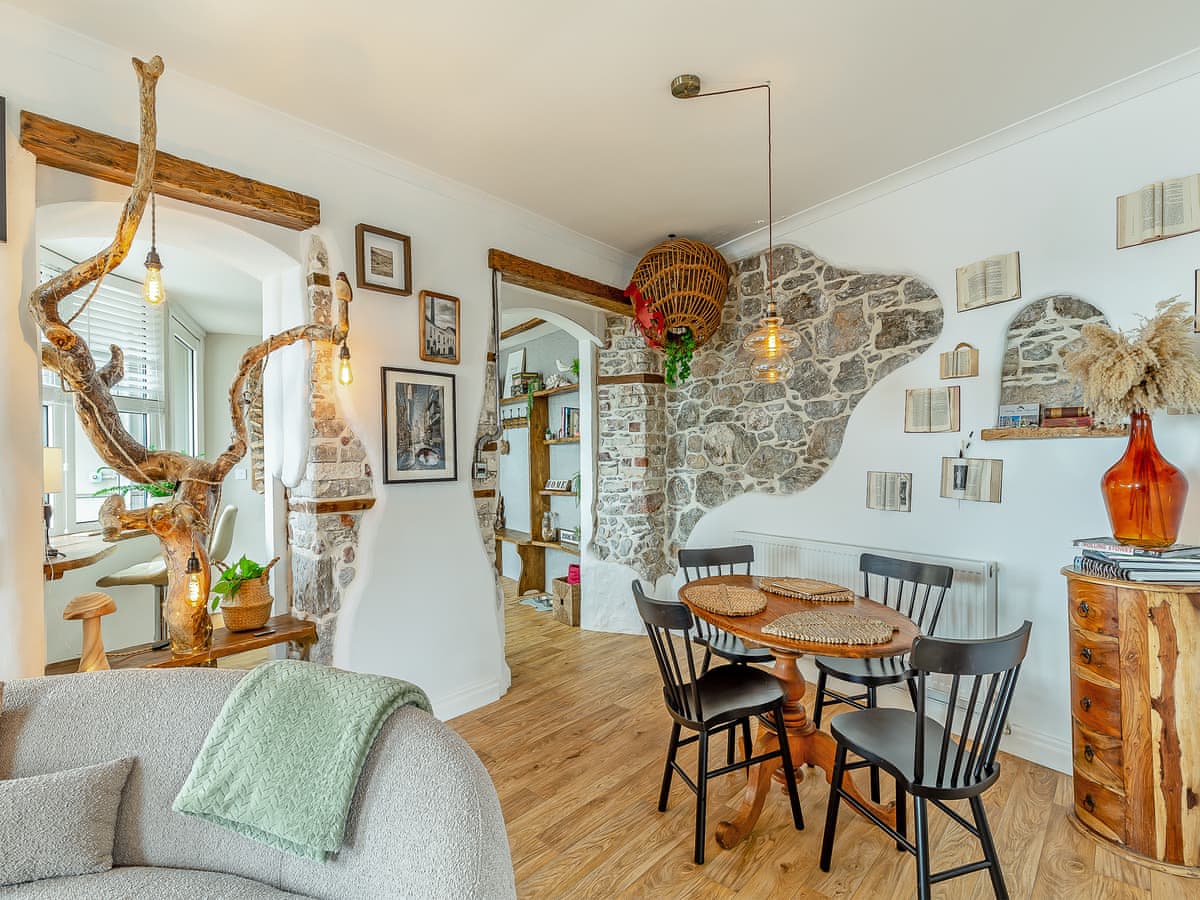 Rock Cottage Dinning area